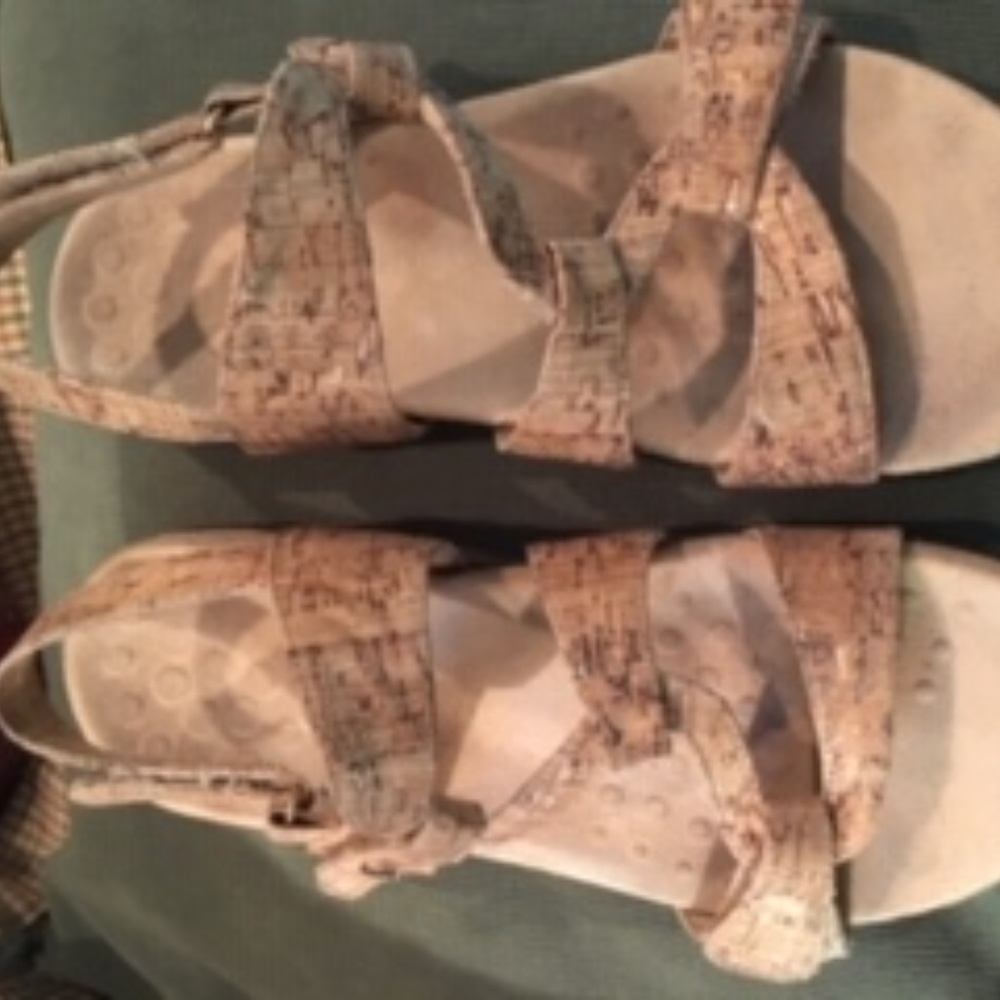 Vionic Cork sandal (gold detail) size 7
